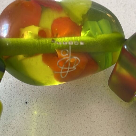 Another beautiful signed Sobral bracelet. This green is gorgeous. - Picture 4 of 4